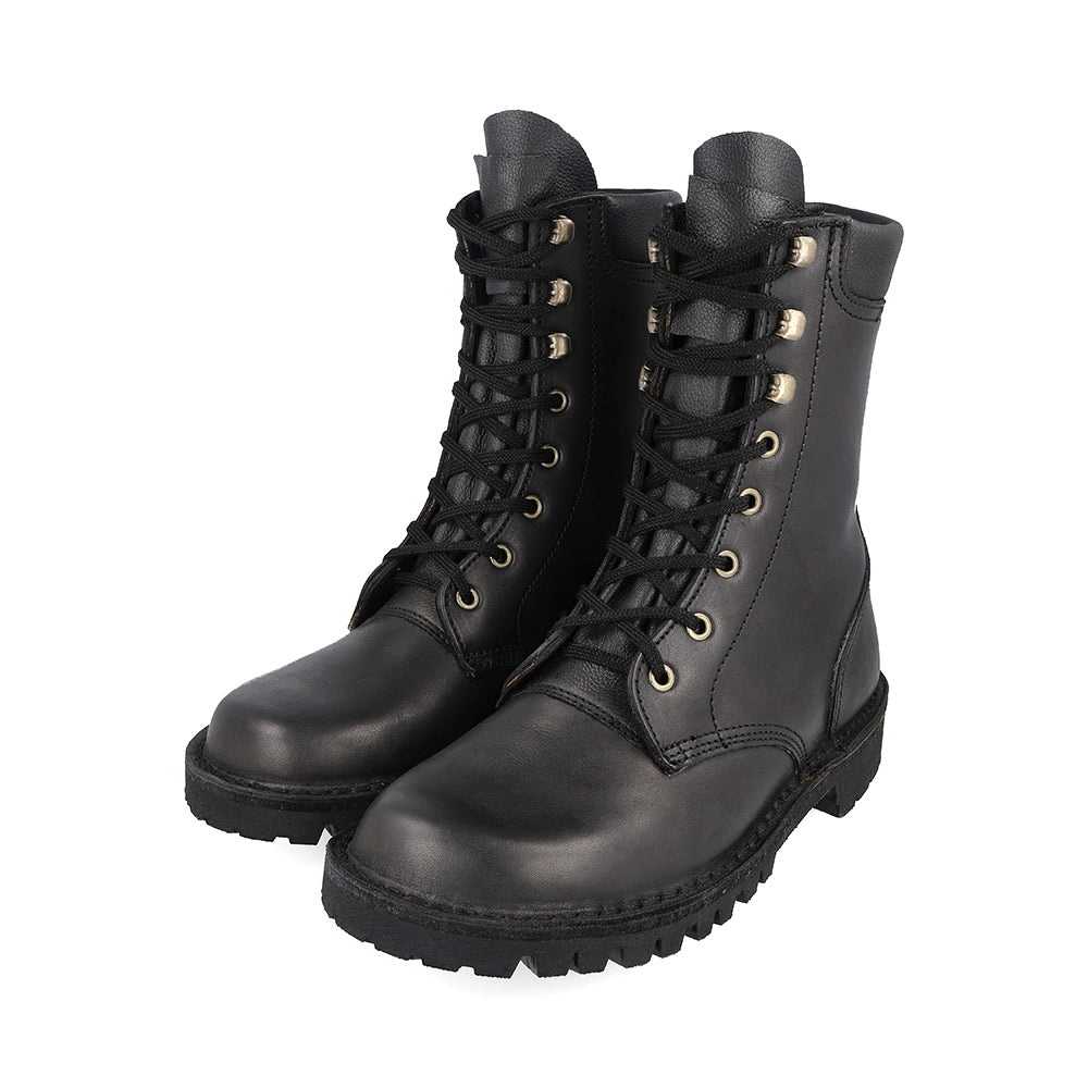 AR08 - Black Jim Green Footwear